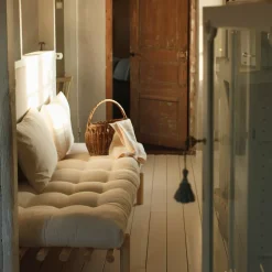 Lit de jour en bois clair et matelas mocca Pace - Karup Design