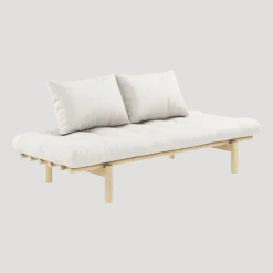Lit de jour en bois naturel et matelas écru Pace - Karup Design