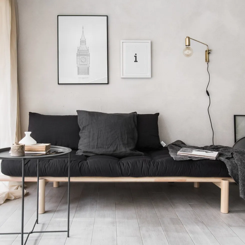 Lit de jour en bois naturel et matelas écru Pace - Karup Design