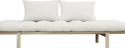 Lit de jour en bois naturel et matelas écru Pace - Karup Design