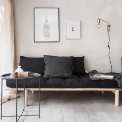 Lit de jour en bois naturel et matelas vert olive Pace - Karup Design