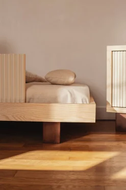 Lit junior en bois massif d'hévéa et frêne naturel 160x70cm Heju x Nobodinoz - Nobodinoz