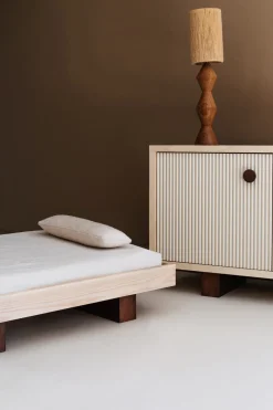 Lit junior en bois massif d'hévéa et frêne naturel 160x70cm Heju x Nobodinoz - Nobodinoz