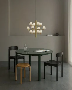 Lustre en laiton doré et verre opaque 67x56cm Gil - Herstal