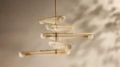 Lustre à 5 niveaux en laiton et verre rose crépuscule Sycamore - Tala