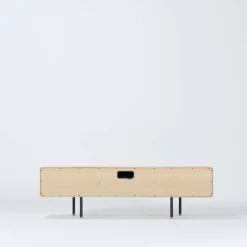 Meuble TV en chêne blanchi huilé et linoléum noir 45 x 160 cm Fina - Gazzda