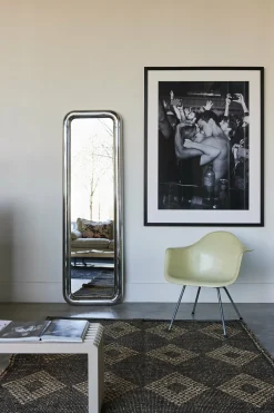 Miroir chromé sur pied Chubby - HKLIVING