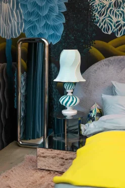Miroir chromé sur pied Chubby - HKLIVING