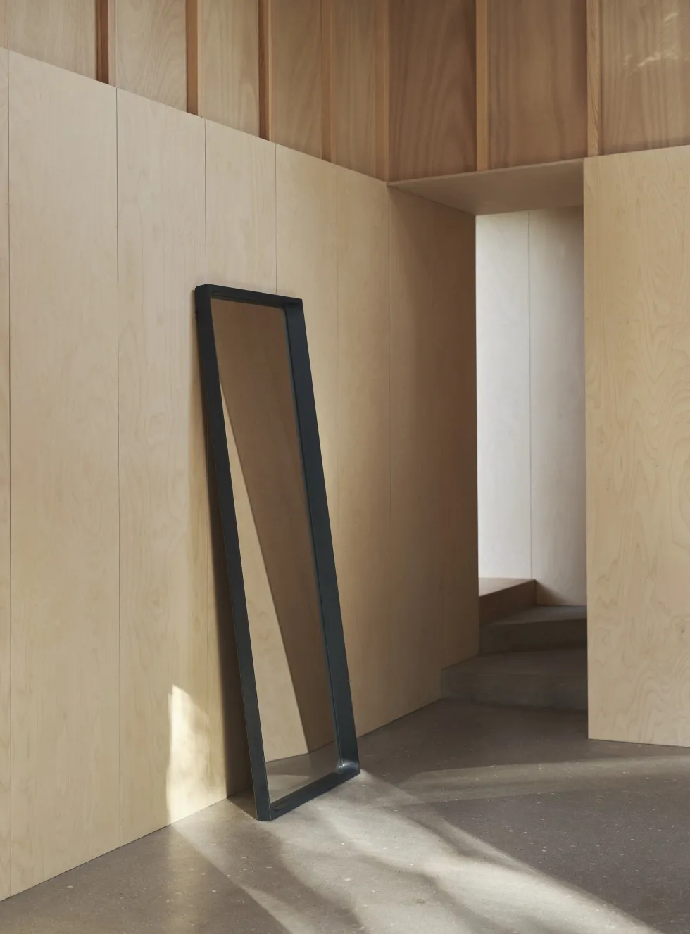 Miroir en bois bleu nuit 170x61x5cm Arced - Muuto