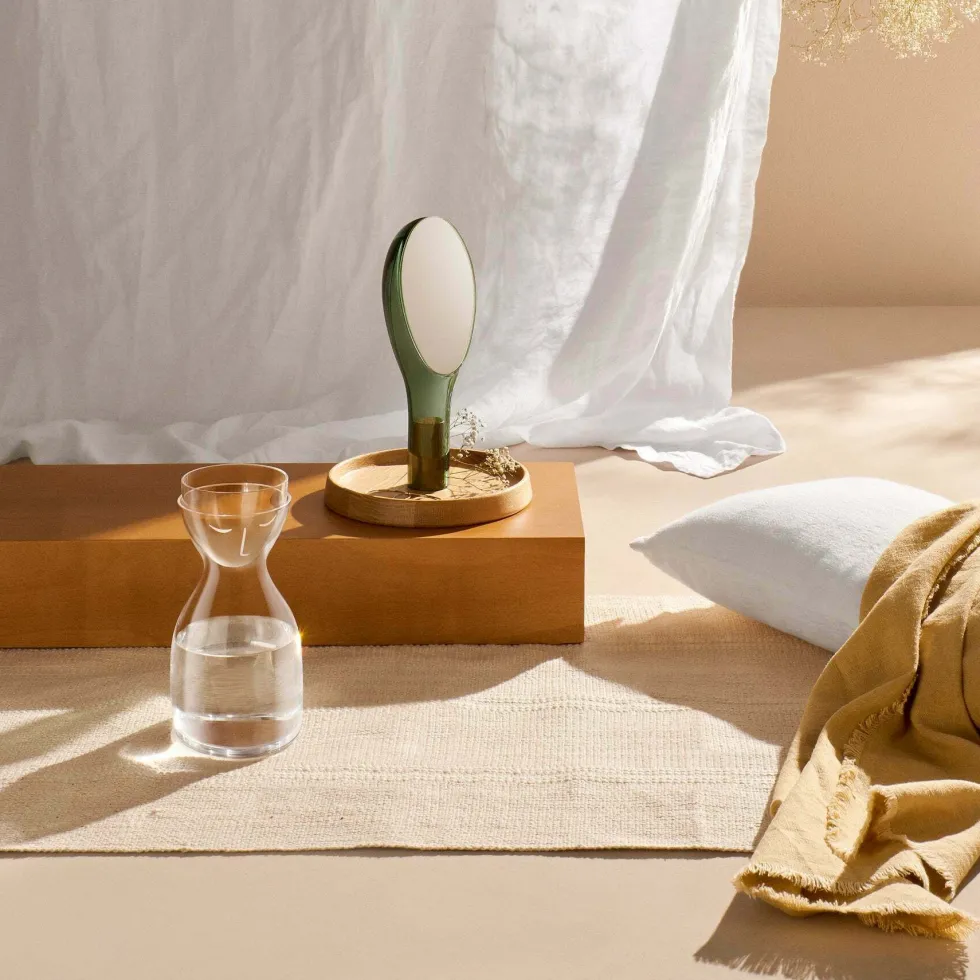 Miroir vert avec support en chêne Moon - Nude Glass