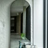 Miroir vieilli en arche à poser - Ethnicraft Accessories