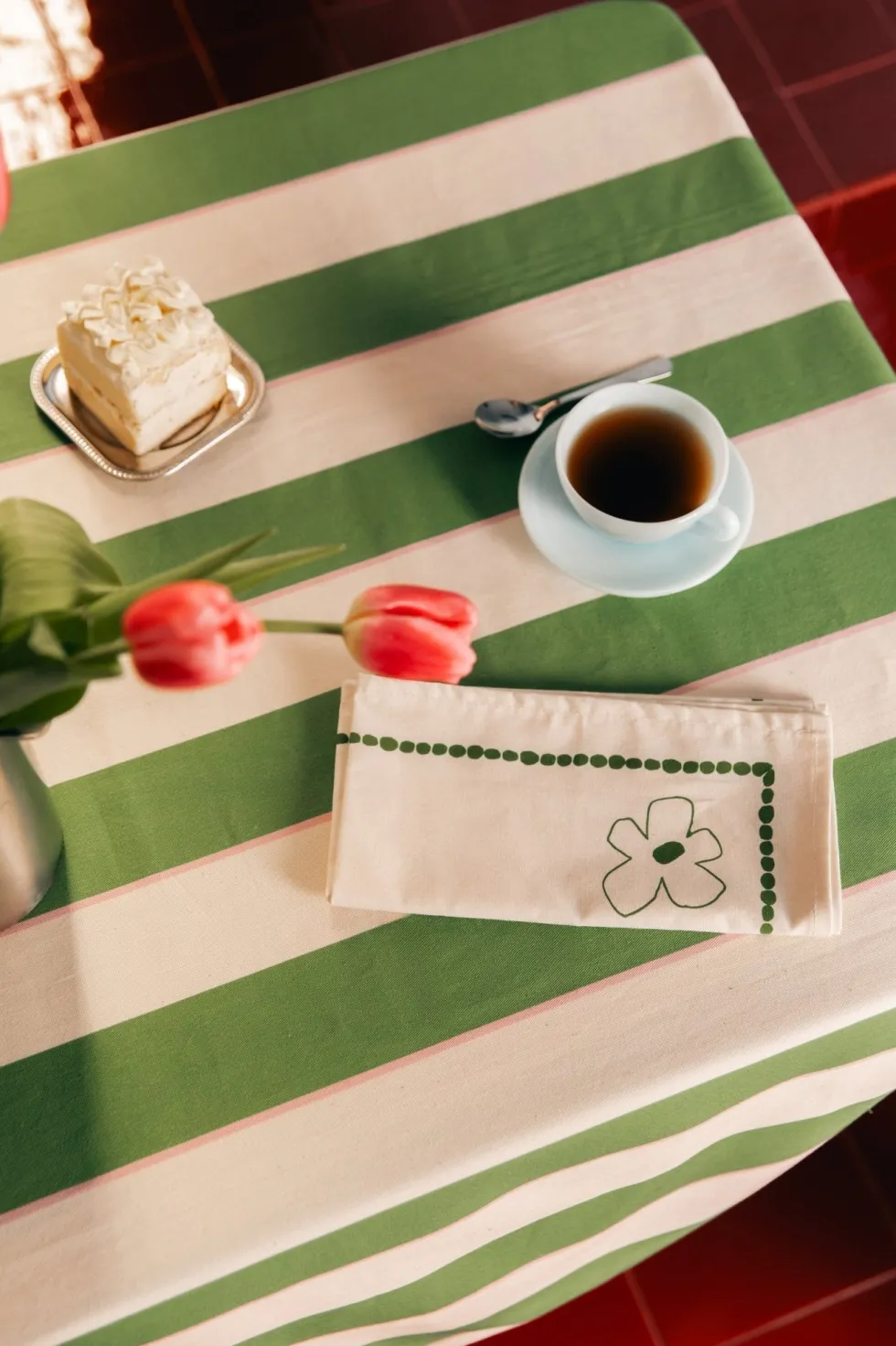 Nappe de table rectangulaire en coton bio à rayures vert et rose 150 x 250 cm - Nobodinoz