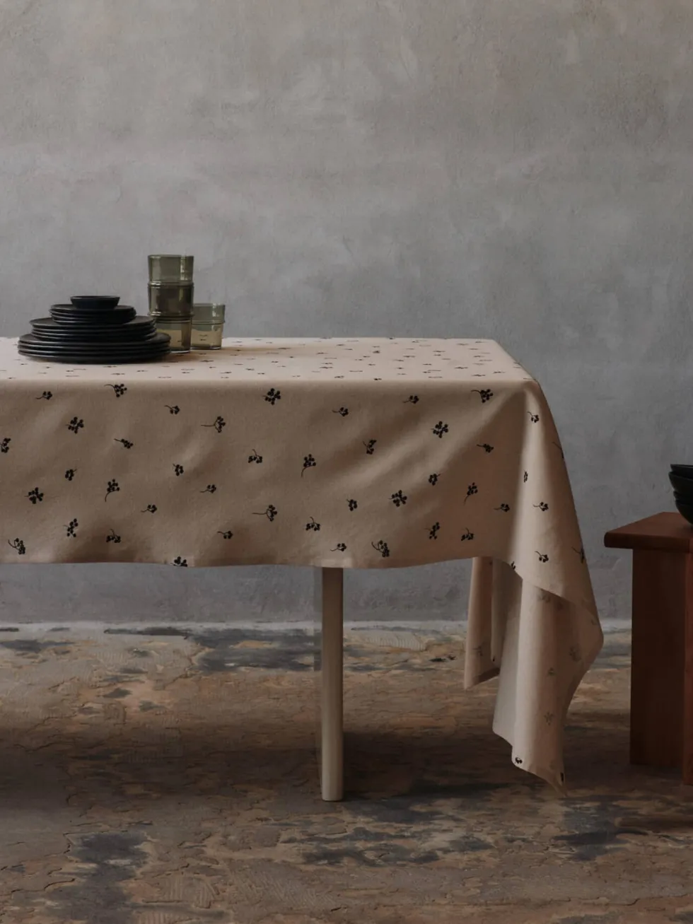 Nappe en coton biologique beige et chocolat 150x240cm Baies - Ferm living
