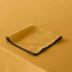 Nappe Rectangulaire Carlina Jaune Ocre Et Bourdon Noir - Madura