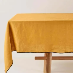 Nappe Rectangulaire Carlina Jaune Ocre Et Bourdon Noir - Madura