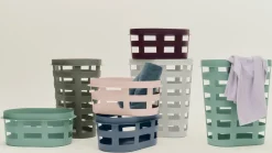 Panier en plastique recyclé bordeaux 26,5 x 34,5 x 14 cm Colour Crate - HAY