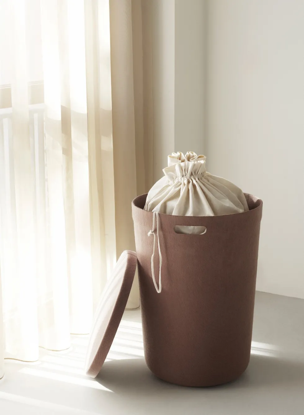 Panier à linge en tissu recyclé marron 46,5x64,5cm Hide - Normann Copenhagen