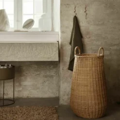 Panier à linge tissé naturel en rotin - Ferm Living