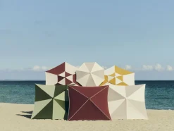 Parasol carré vert et vert foncé 240x240x248cm Terrazza - HAY