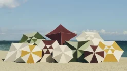 Parasol hexagonal vert et vert foncé 300x300x240cm Terrazza - HAY