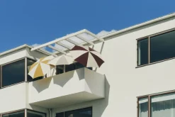Parasol octogonal blanc et bordeaux 200x200x223cm Terrazza - HAY