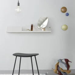 Patère ronde en bois bleu foncé 6,5 cm The Dots - Muuto
