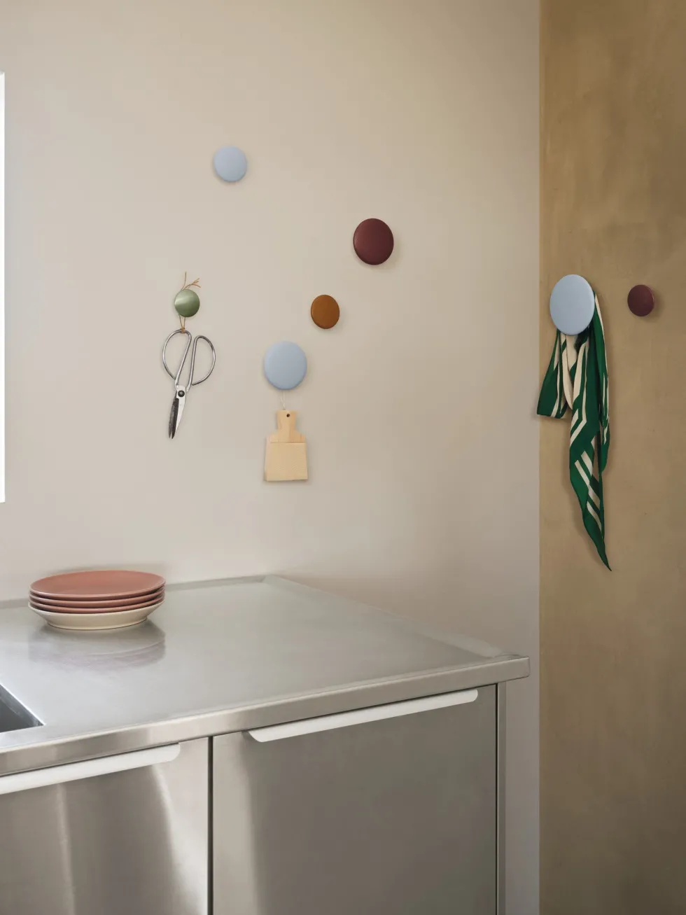 Patère ronde en chêne clair 17cm The Dots - Muuto