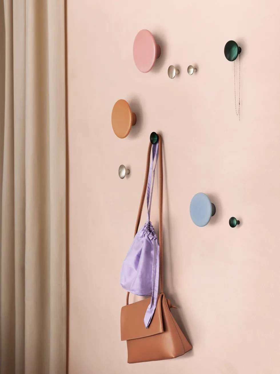 Patère ronde en céramique orange 13cm Dots - Muuto