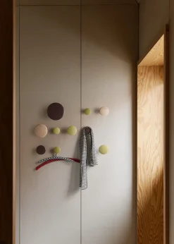 Patère ronde en frêne clair 13cm The Dots - Muuto
