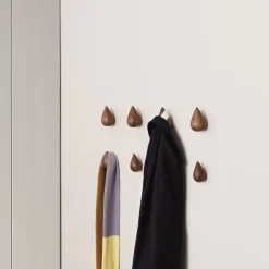 2 Patères murales en bois naturel S Dropit Oak - Normann Copenhagen