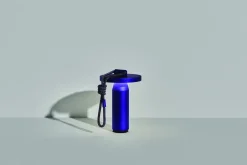 Petite lampe nomade en aluminium bleu Quasar - Petite Friture