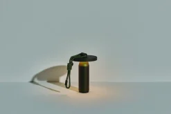Petite lampe nomade en aluminium vert Quasar - Petite Friture