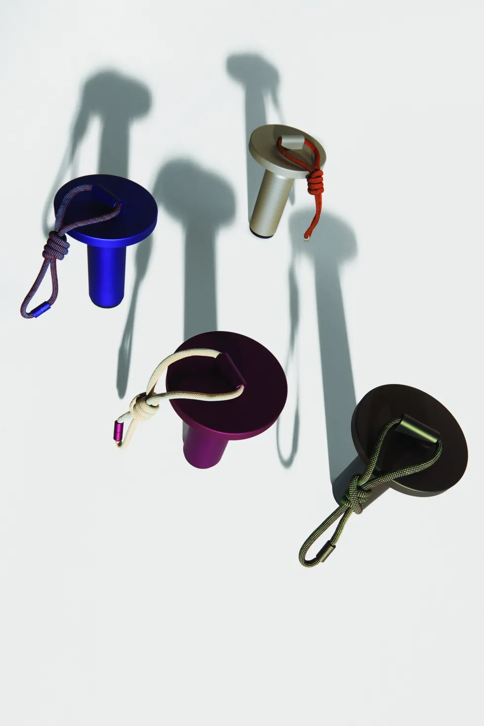 Petite lampe nomade en aluminium violette Quasar - Petite Friture