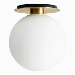 Plafonnier en verre opale blanc et acier poudré doré Tim Rundle - Audo