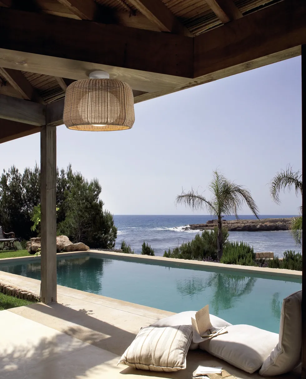 Plafonnier led dimmable triac en aluminium et abat-jour marron rotin 50x43cm Fora - Bover