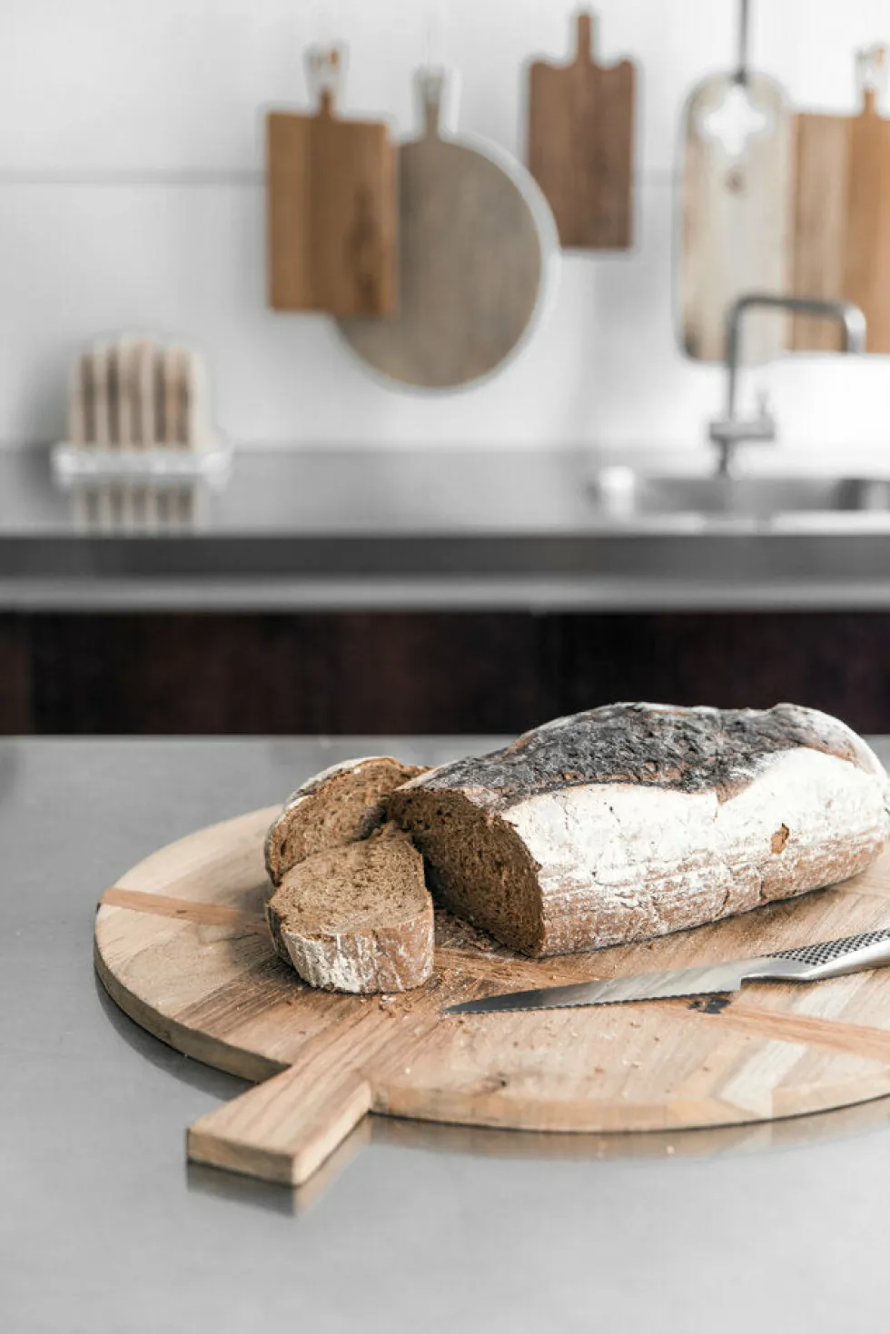 Planche à découper ronde en teck - HKliving