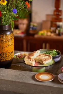 Plateau en céramique réglisse m Vaisselle 70's - HKliving