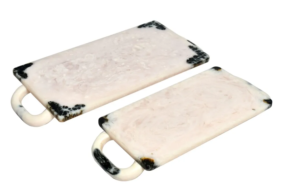 2 plateaux en résine noir et crème Rih - Versmissen