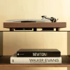 Platine vinyle 33/45tours préamplifiée finition cuir et noyer 35x10,8cm Square CC - La Boite concept