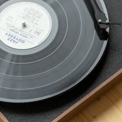 Platine vinyle 33/45tours préamplifiée finition cuir et noyer 35x10,8cm Square CC - La Boite concept