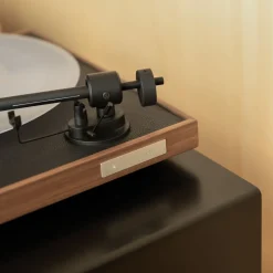 Platine vinyle 33/45tours préamplifiée finition cuir et noyer 35x10,8cm Square CC - La Boite concept