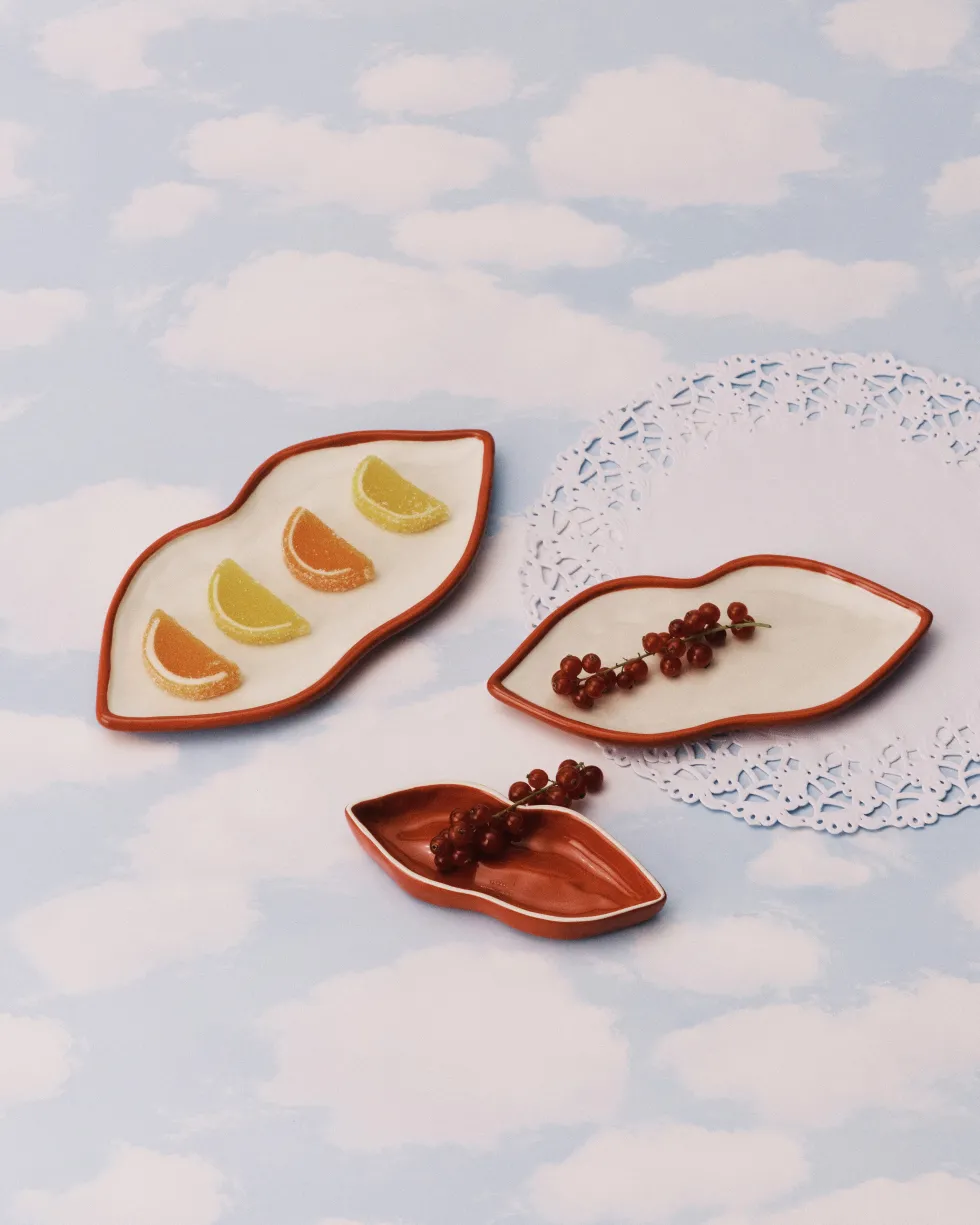 Plats de service forme lèvre en grès Lips - Serax