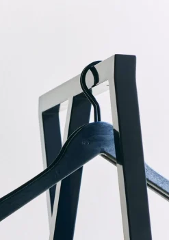 Portant à trois piliers en acier blanc 39cm Loop Stand Wardrobe - Hay