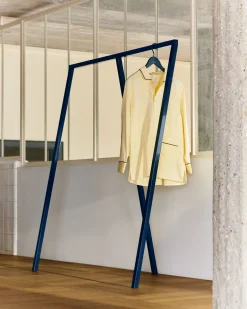 Portant à trois piliers en acier blanc 130cm Loop Stand Wardrobe - Hay