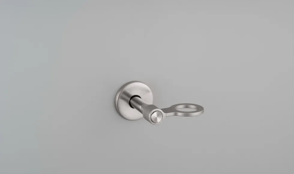 Porte bouteille de savon simple en métal massif argent 14 cm - Buster+Punch
