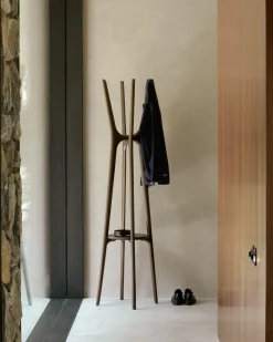 Porte-manteau en acajou teinté brun foncé 184cm PI - Ethnicraft Accessories