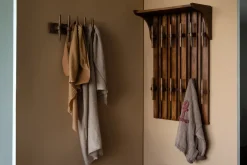 Porte-manteau mural en bois de manguier 66x32x110cm Jackub - Dutchbone