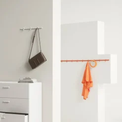 Porte-manteaux mural en aluminium orange 123x5,2x4,7cm Relief - String furniture
