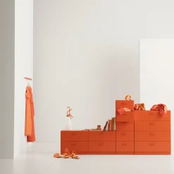 Porte-manteaux mural en aluminium orange 123x5,2x4,7cm Relief - String furniture
