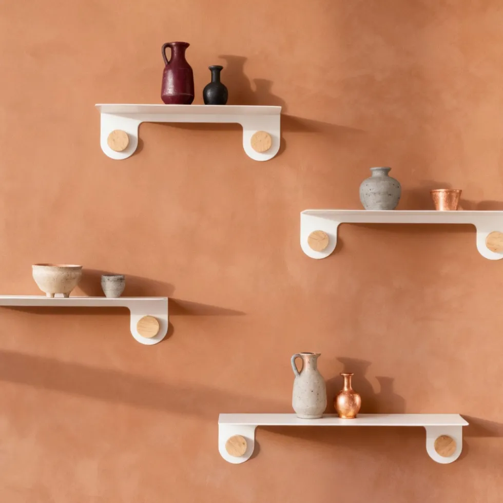 Porte-manteaux étagère en chêne blanchi huilé et acier blanc 50 cm - Gazzda